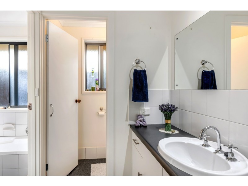 42 Knox Drive, Woodcroft SA 5162