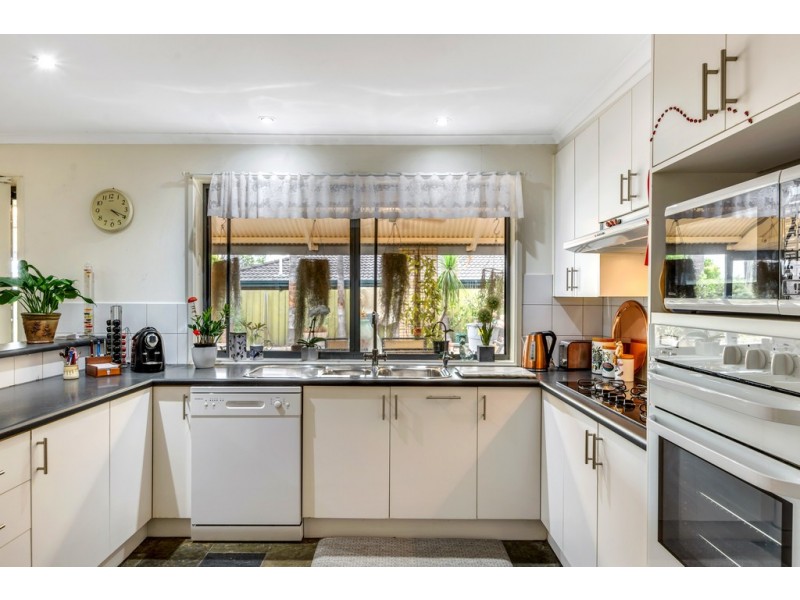 42 Knox Drive, Woodcroft SA 5162