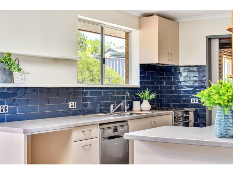 4 Falcon Avenue, Hallett Cove SA 5158