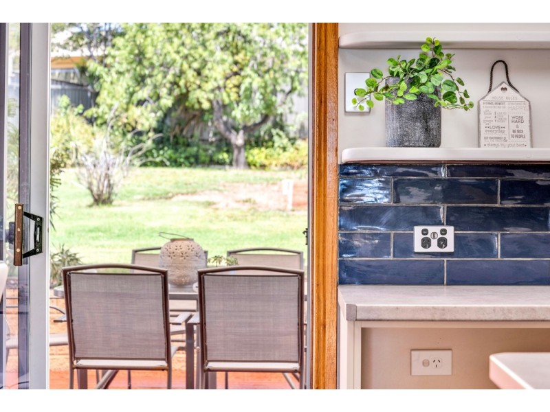 4 Falcon Avenue, Hallett Cove SA 5158