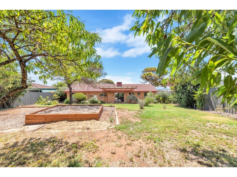 4 Falcon Avenue, Hallett Cove SA 5158