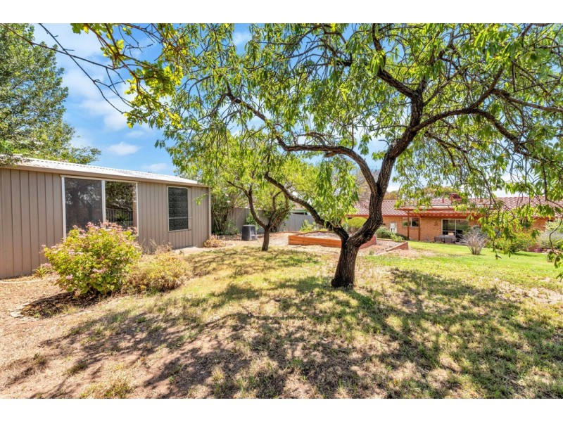 4 Falcon Avenue, Hallett Cove SA 5158