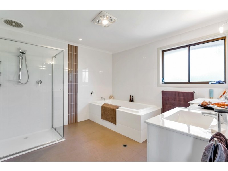 2 Cormorant Avenue, Flagstaff Hill SA 5159