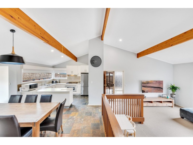 15 Sunnymeade Drive, Aberfoyle Park SA 5159