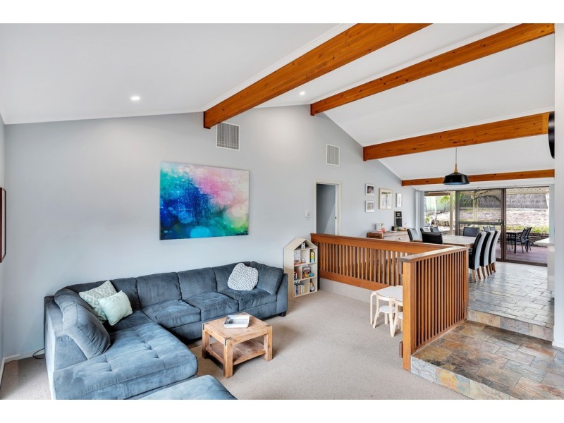 15 Sunnymeade Drive, Aberfoyle Park SA 5159