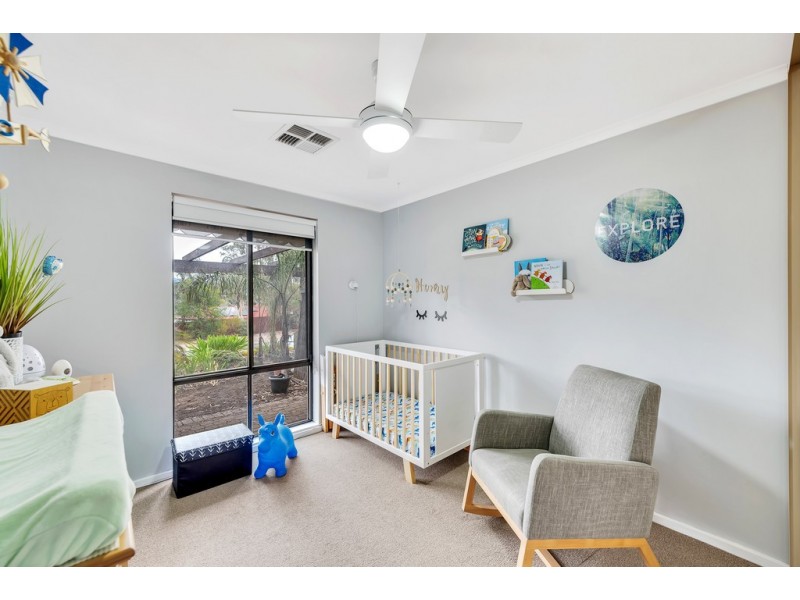 15 Sunnymeade Drive, Aberfoyle Park SA 5159