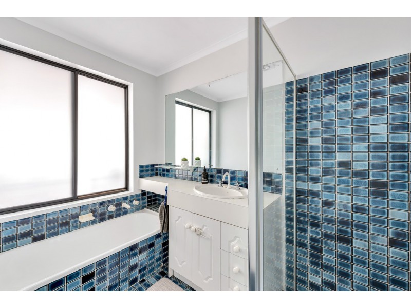 15 Sunnymeade Drive, Aberfoyle Park SA 5159