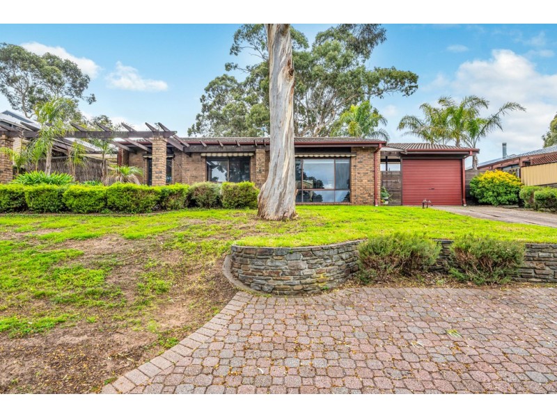 15 Sunnymeade Drive, Aberfoyle Park SA 5159