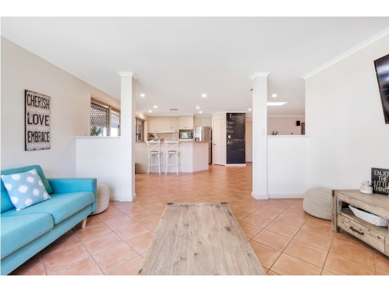 14 Marrington Circuit, Morphett Vale SA 5162