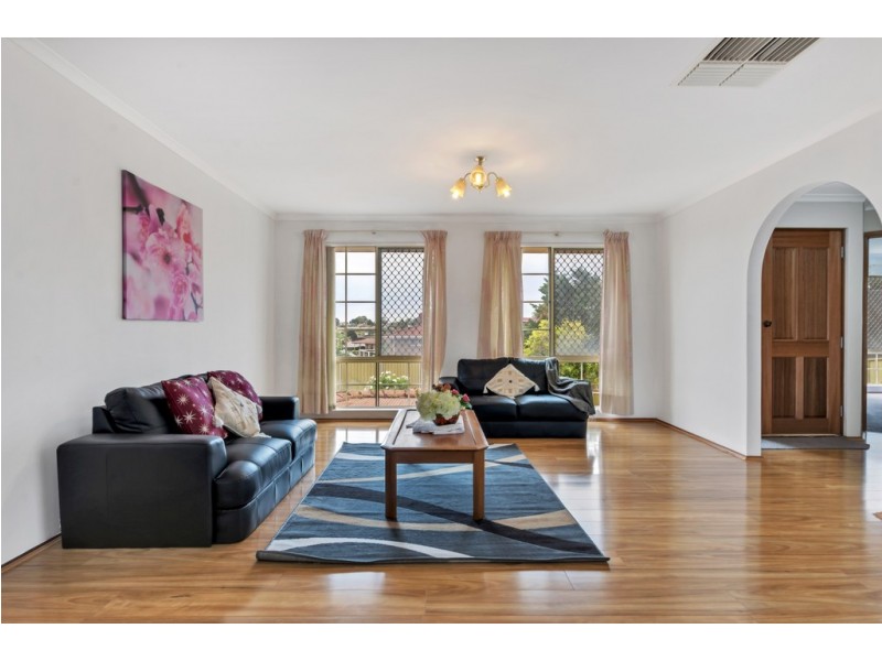 4 Lighthouse Drive, Hallett Cove SA 5158