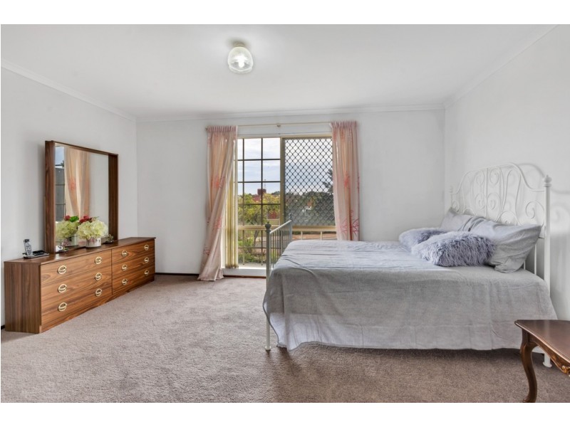 4 Lighthouse Drive, Hallett Cove SA 5158