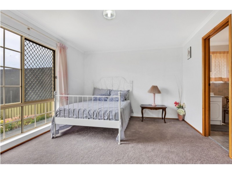 4 Lighthouse Drive, Hallett Cove SA 5158