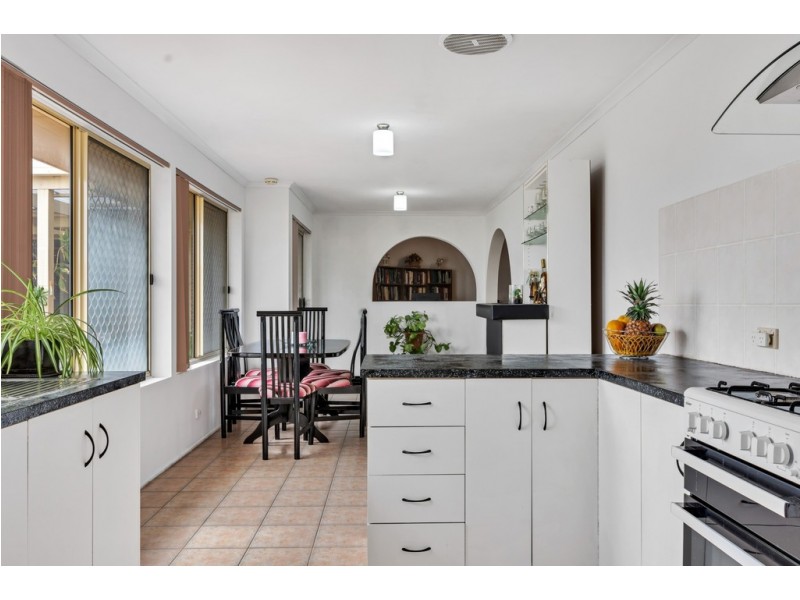 4 Lighthouse Drive, Hallett Cove SA 5158