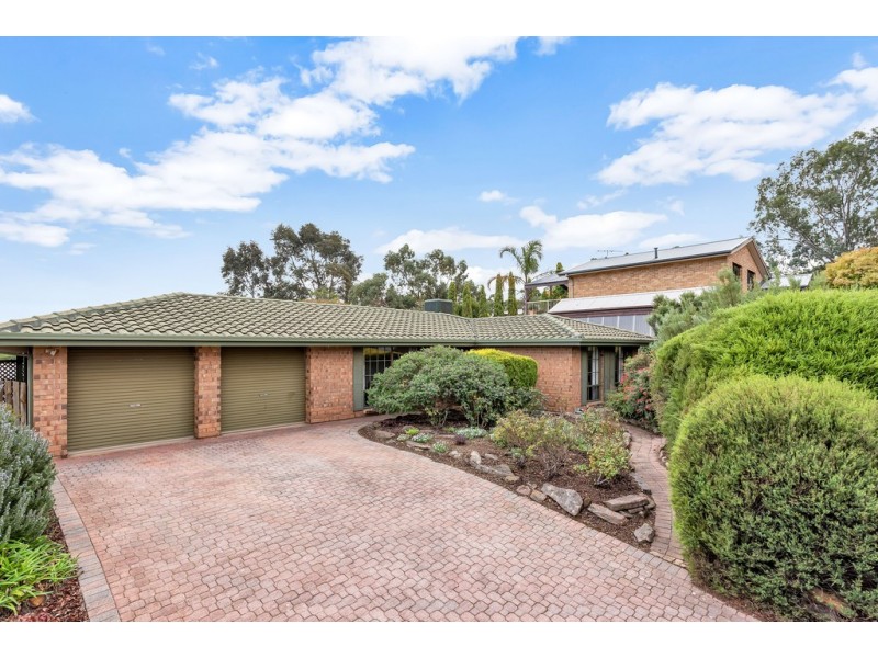 1 Pycnantha Street, Aberfoyle Park SA 5159