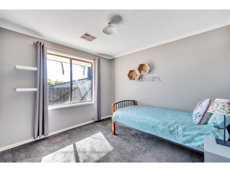 7 Anita Court, Woodcroft SA 5162