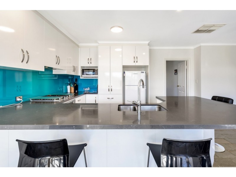 27 Kallamurra Street, Hallett Cove SA 5158