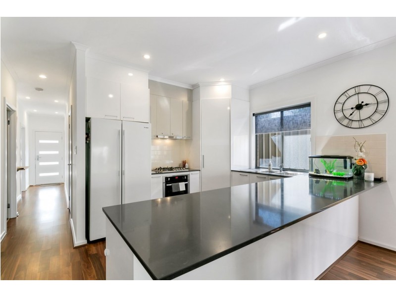 35 Flinders Crescent, Hackham SA 5163