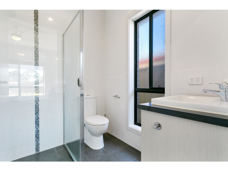 35 Flinders Crescent, Hackham SA 5163