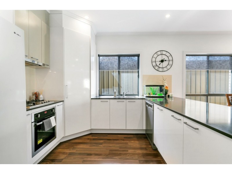 35 Flinders Crescent, Hackham SA 5163