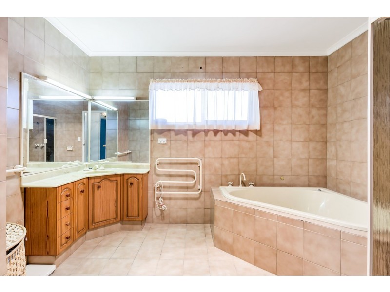 2 Moore Street, Seacombe Heights SA 5047