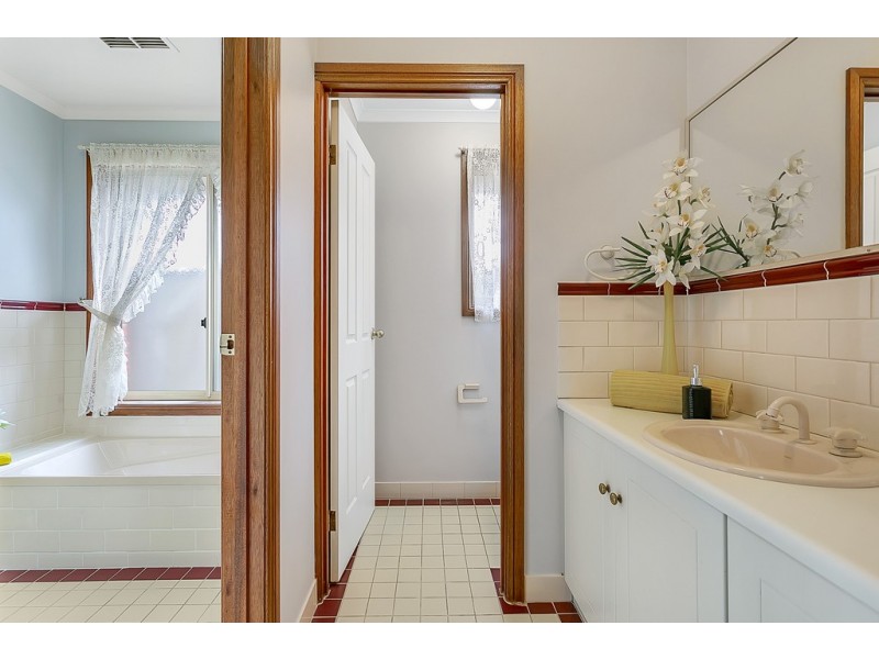 1 Nina Court, Aberfoyle Park SA 5159