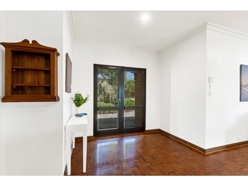 14 Bennett Close, Aberfoyle Park SA 5159