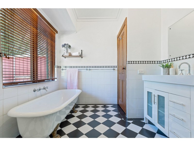 14 Bennett Close, Aberfoyle Park SA 5159