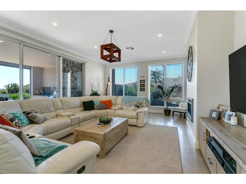 52 Angas Crescent, Marino SA 5049