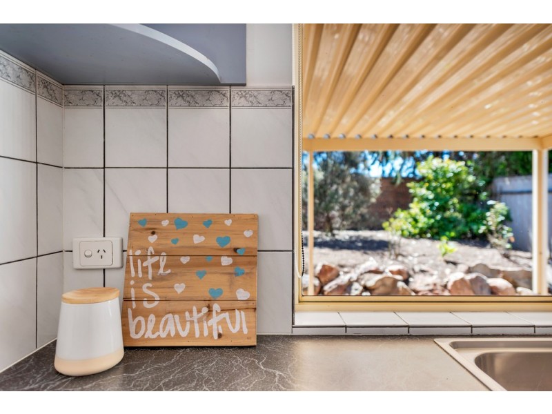 8 Pine View Close, Old Reynella SA 5161