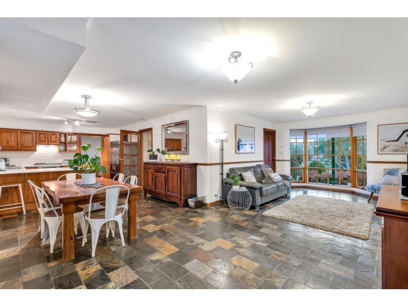 4 Leith Court, Hallett Cove SA 5158