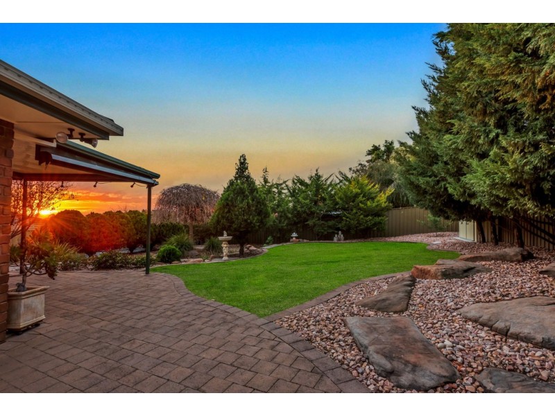 4 Leith Court, Hallett Cove SA 5158