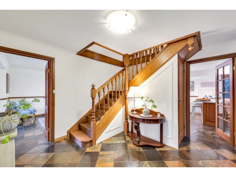 4 Leith Court, Hallett Cove SA 5158