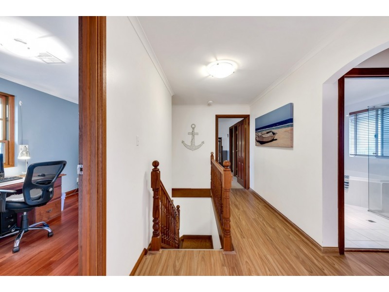 4 Leith Court, Hallett Cove SA 5158