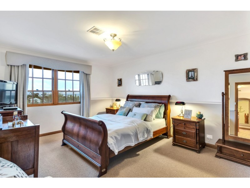 4 Leith Court, Hallett Cove SA 5158