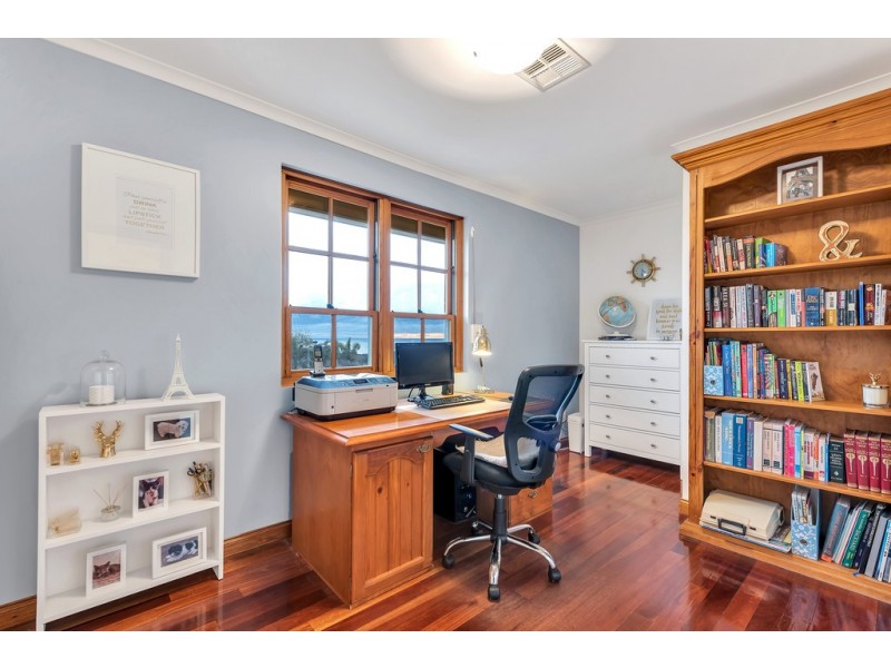 4 Leith Court, Hallett Cove SA 5158