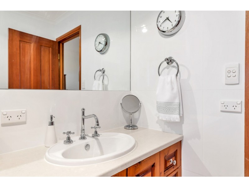 4 Leith Court, Hallett Cove SA 5158