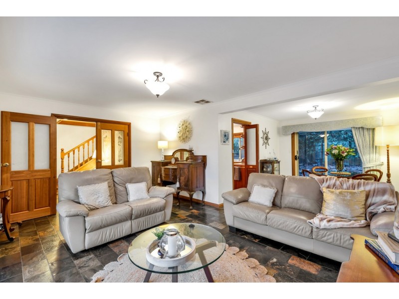 4 Leith Court, Hallett Cove SA 5158