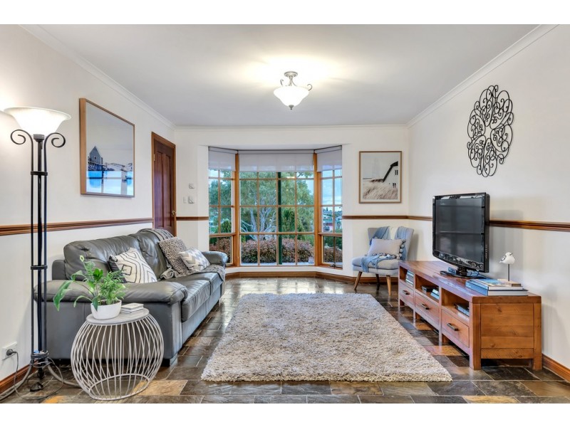 4 Leith Court, Hallett Cove SA 5158