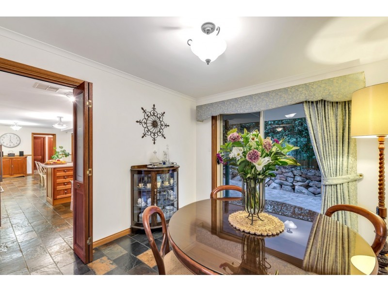 4 Leith Court, Hallett Cove SA 5158