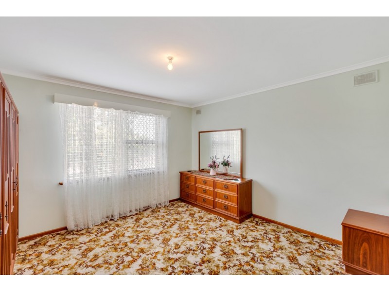 69 Booth Avenue, Morphett Vale SA 5162