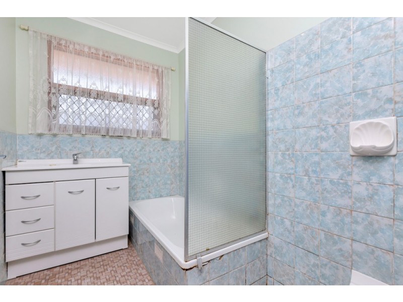 69 Booth Avenue, Morphett Vale SA 5162