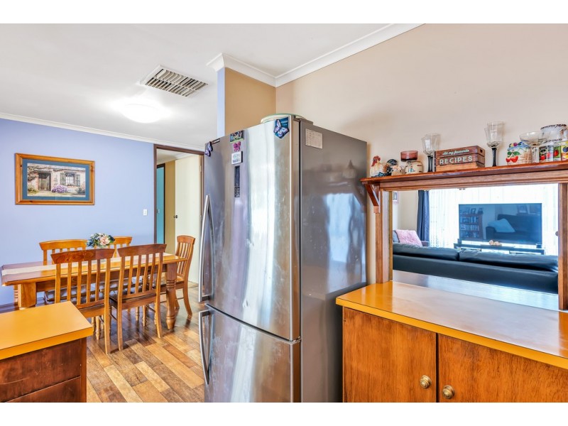 27 Larrimah Road, Morphett Vale SA 5162