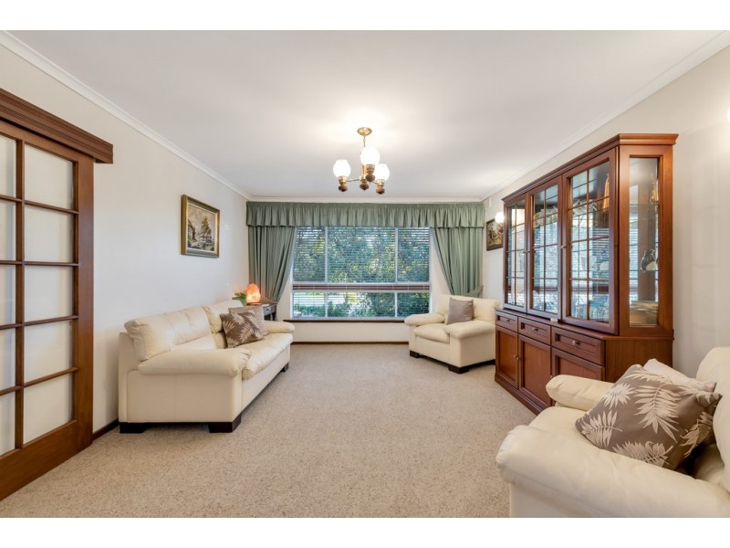 9 Kimberly Way, Happy Valley SA 5159