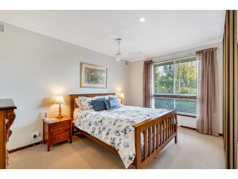 9 Kimberly Way, Happy Valley SA 5159