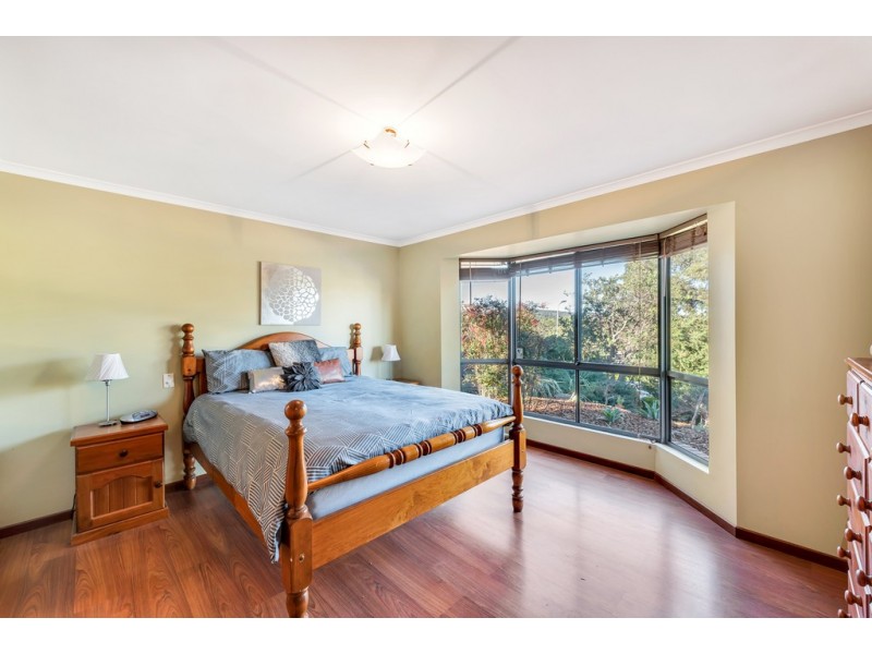 4 Adam Court, Happy Valley SA 5159