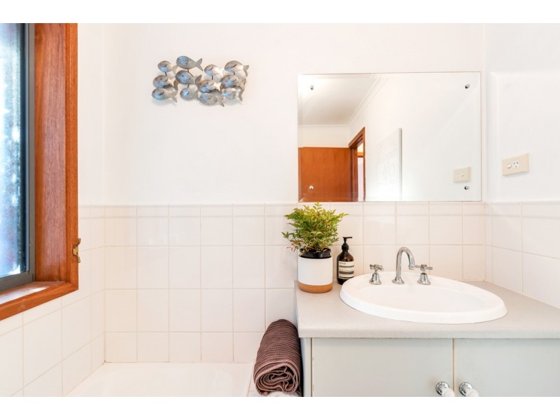 4 Adam Court, Happy Valley SA 5159