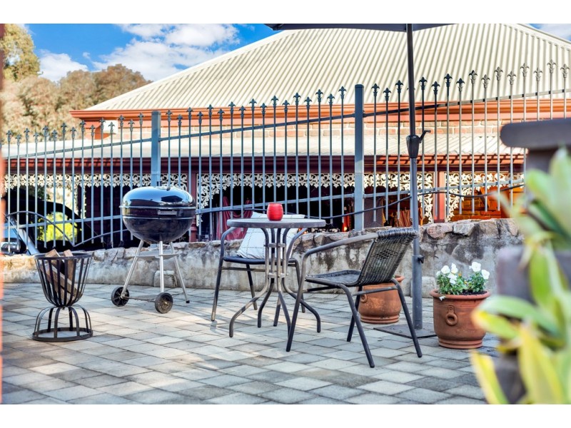 4 Adam Court, Happy Valley SA 5159