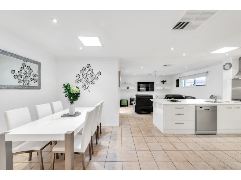 4 Iris Road, Aberfoyle Park SA 5159