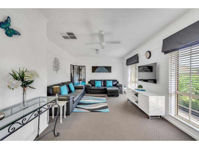 4 Iris Road, Aberfoyle Park SA 5159