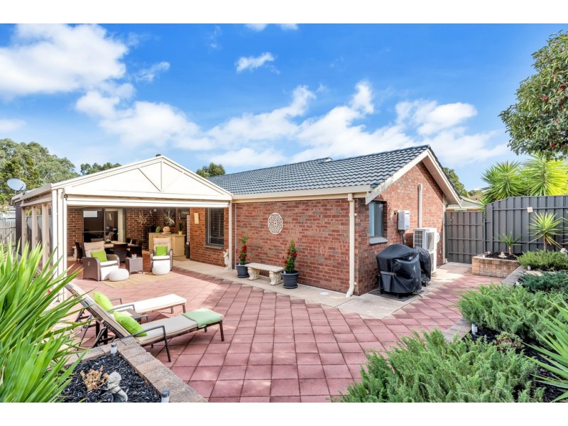 4 Iris Road, Aberfoyle Park SA 5159